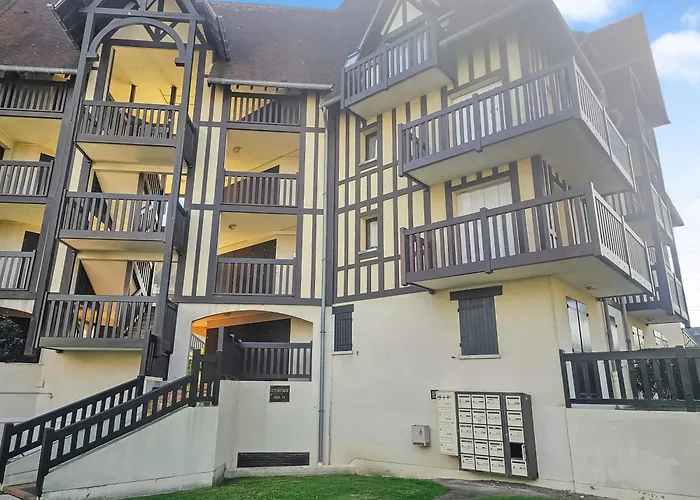 Un Souffle Marin Dans Ce F2 à * Cabourg