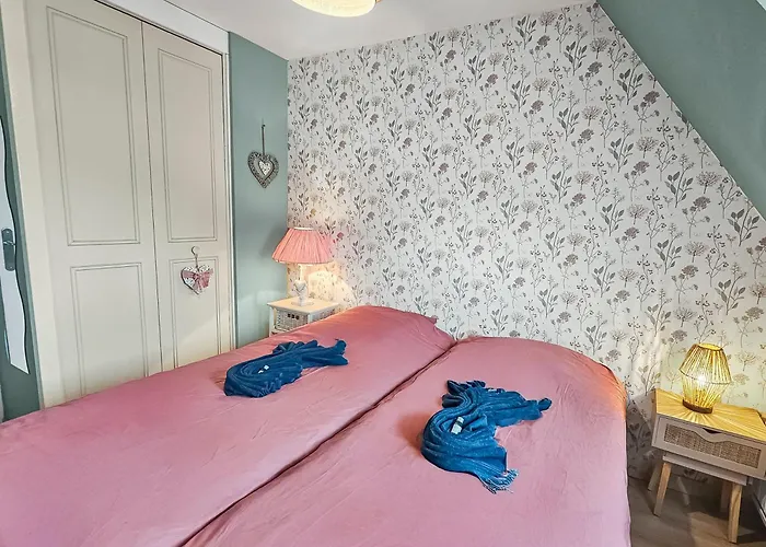 Un Souffle Marin Dans Ce F2 à * Cabourg